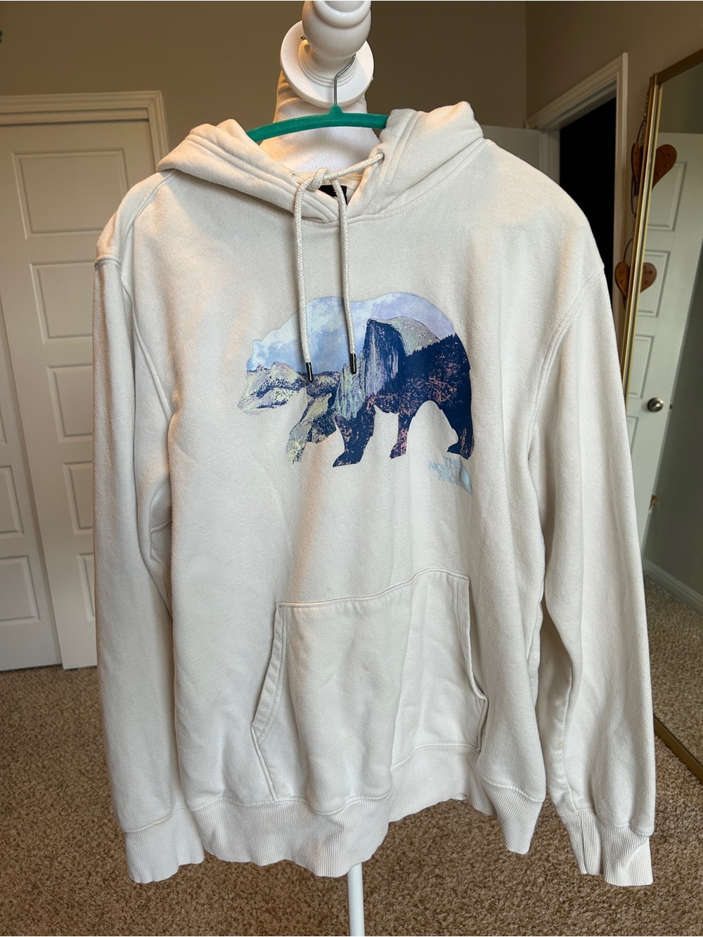 The North Face Men’s Cream Bear Yosemite Landscape Graphic Hoodie Pullover Large